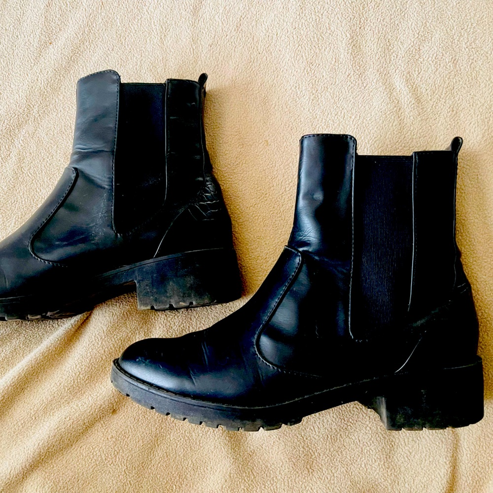 Women’s Size 7 Black Ankle Boots